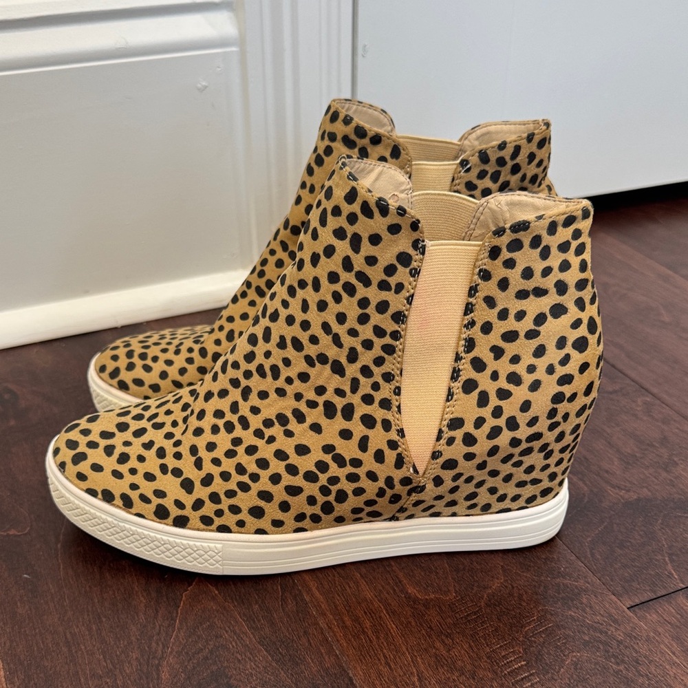 Women’s Animal Print Wedge Heels Shoes Tan & Black Booties Ankle Boots, size 9